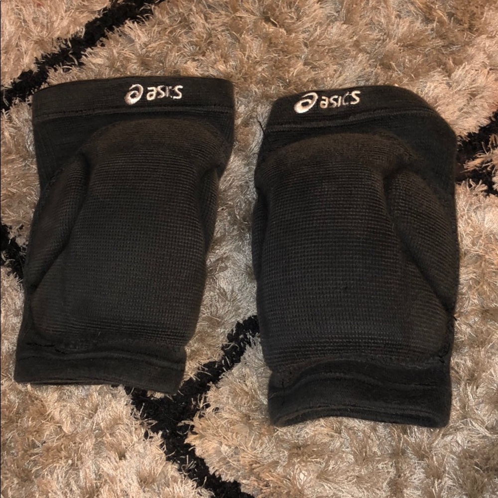 ASICS volleyball kneee pads